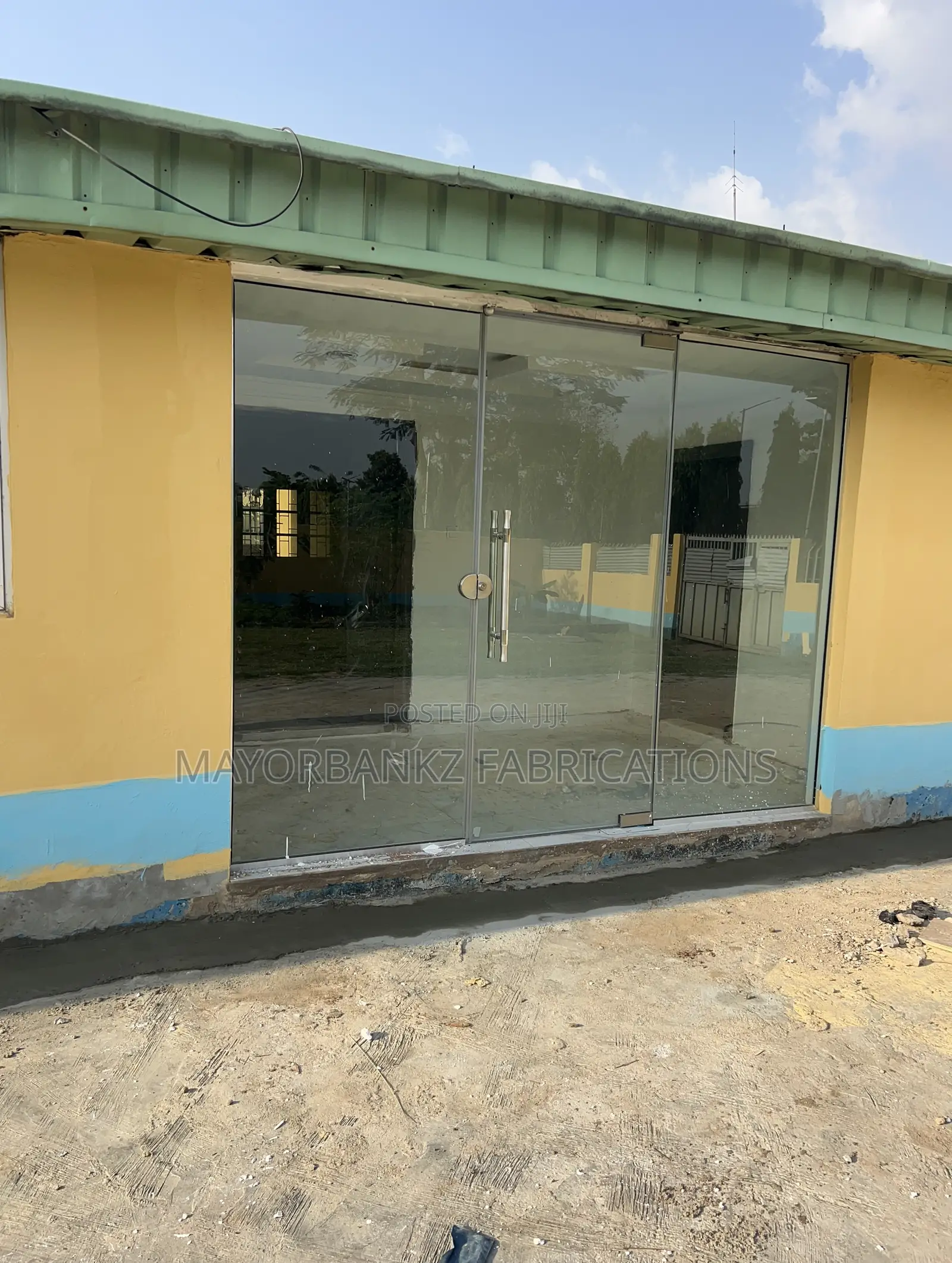 Frameless Glass Door With Partition