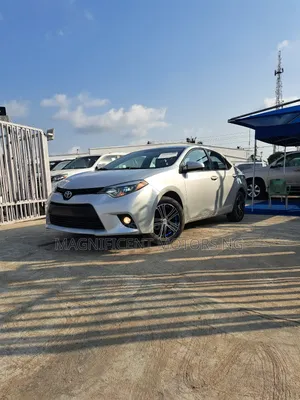 Photo - Toyota Corolla LE Premium 4dr Sedan (1.8L 4cyl CVT) 2015 Silver