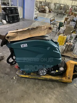 Automatic Intelligent Floor Scrubbing Machine M5