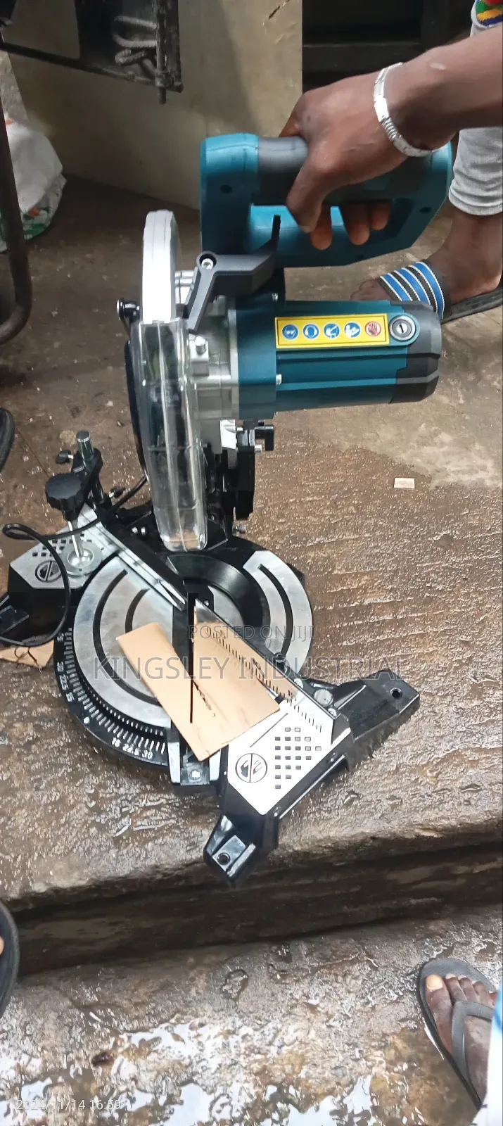 Miter Saw 1800 255mm