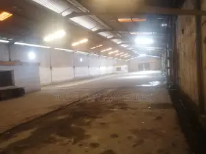 Lease Warehouse Capacity of 1,200sqm With Office