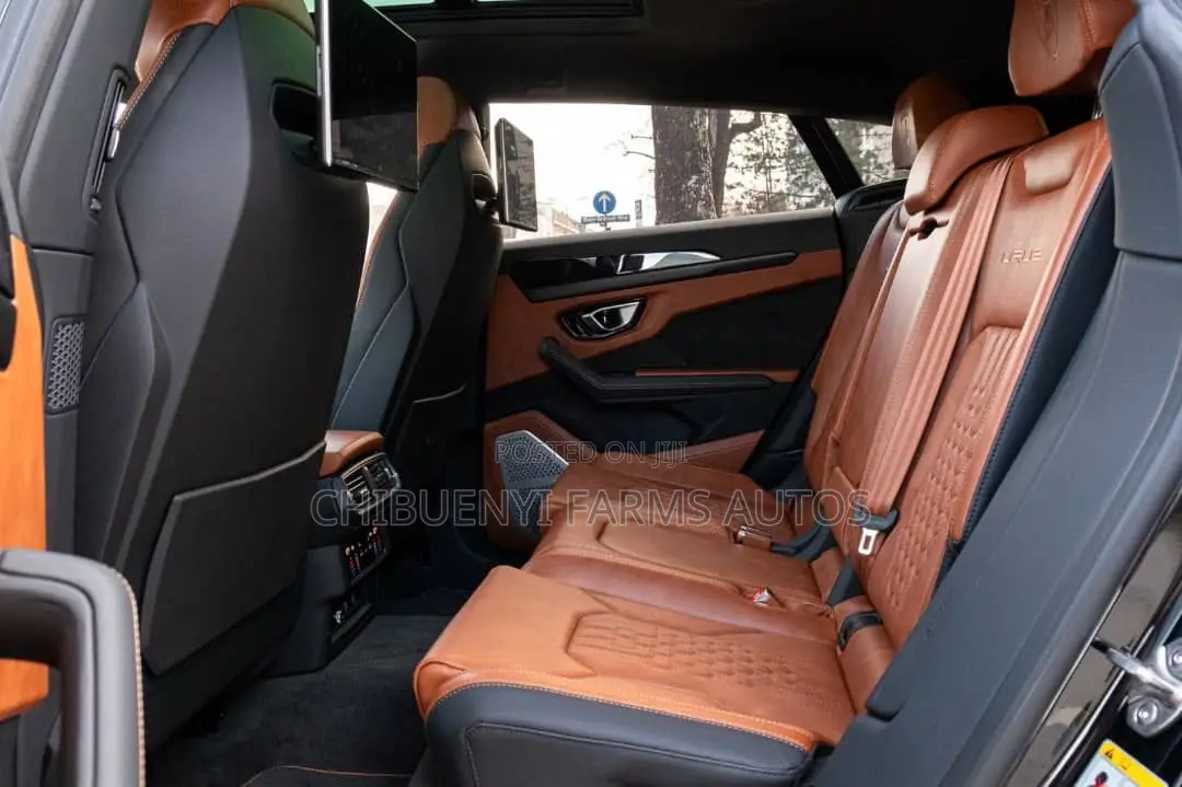 New Lamborghini Urus 2024 Black