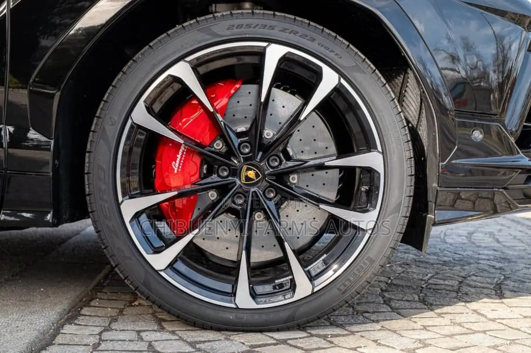 New Lamborghini Urus 2024 Black
