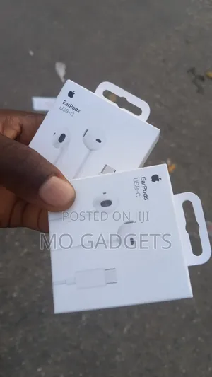 iPhone 15 and 16 Wired Type C Earpiece
