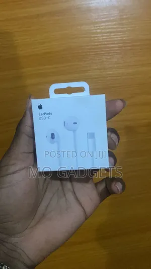 iPhone 15 and 16 Wired Type C Earpiece