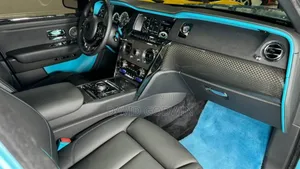Rolls-Royce Cullinan Base 2021 Blue