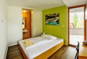 Single Ensuite Rooms for Shortlet
