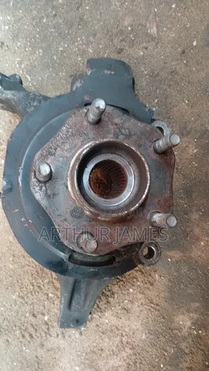 Front Hub Nissan Quest 2014
