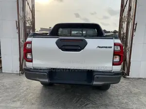 New Toyota Hilux 2022 White