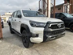 New Toyota Hilux 2022 White
