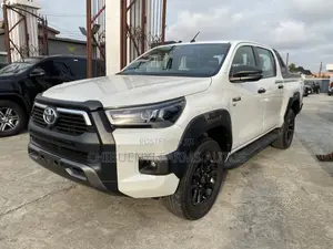 New Toyota Hilux 2022 White
