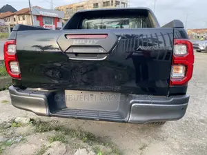 New Toyota Hilux 2024 Black