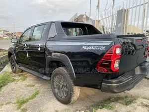 New Toyota Hilux 2024 Black