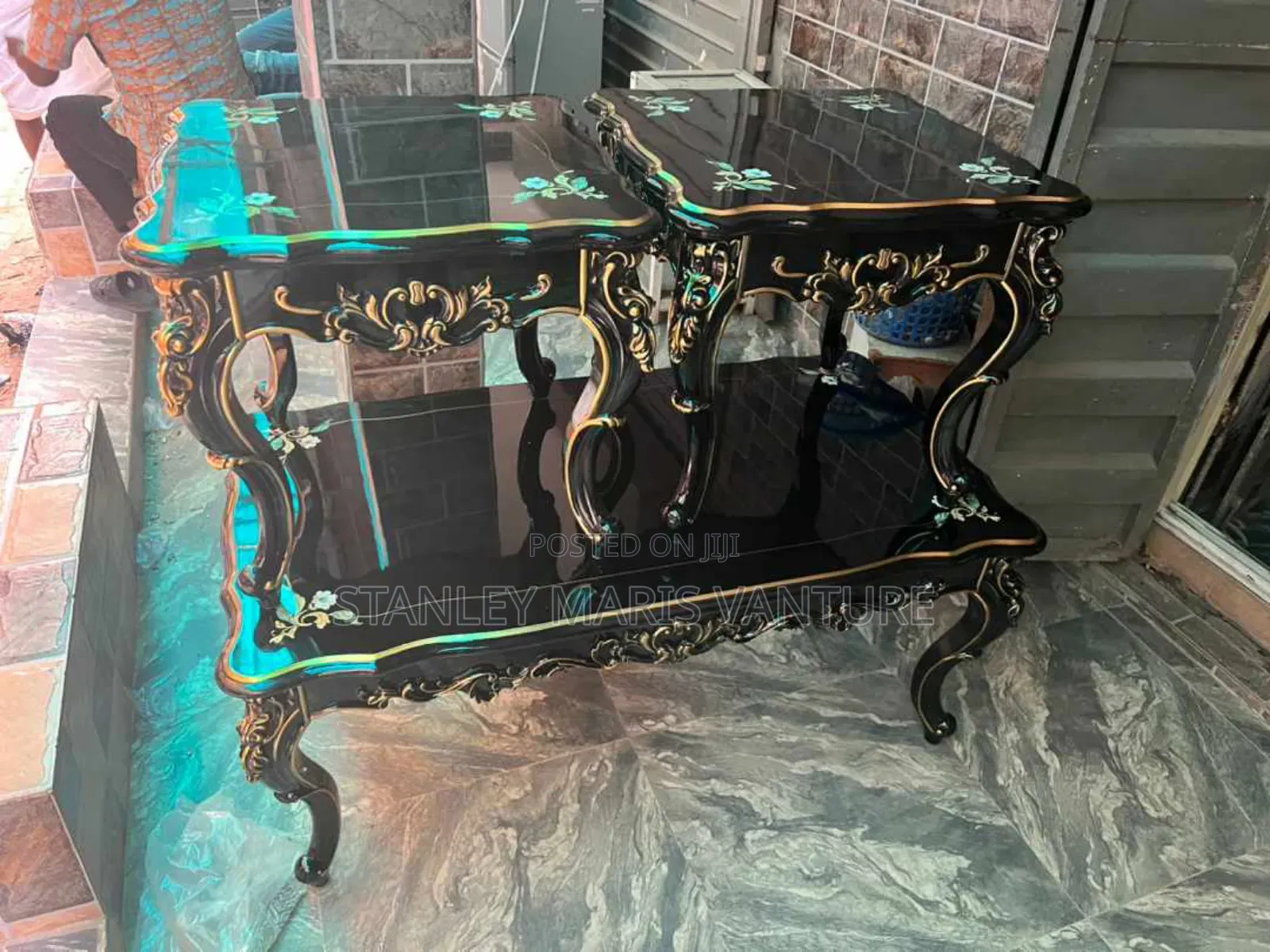 Royal Center Table With Two Side Stools