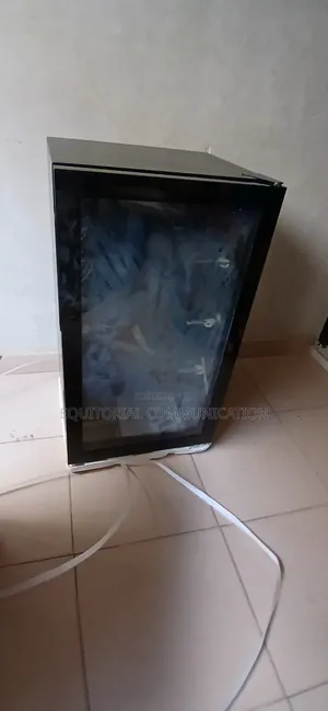 Jc-94 Hisense Sleek 91L Glass Door Beverage Cooler