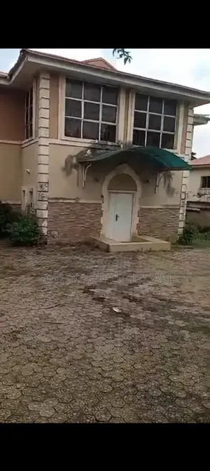 5bdrm Duplex in Gaduwa for sale