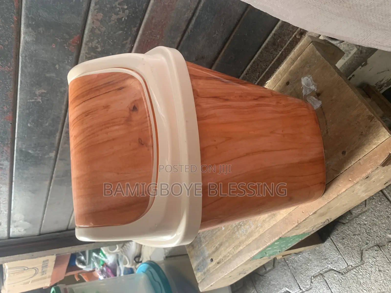 Small Dust Bin Bucket