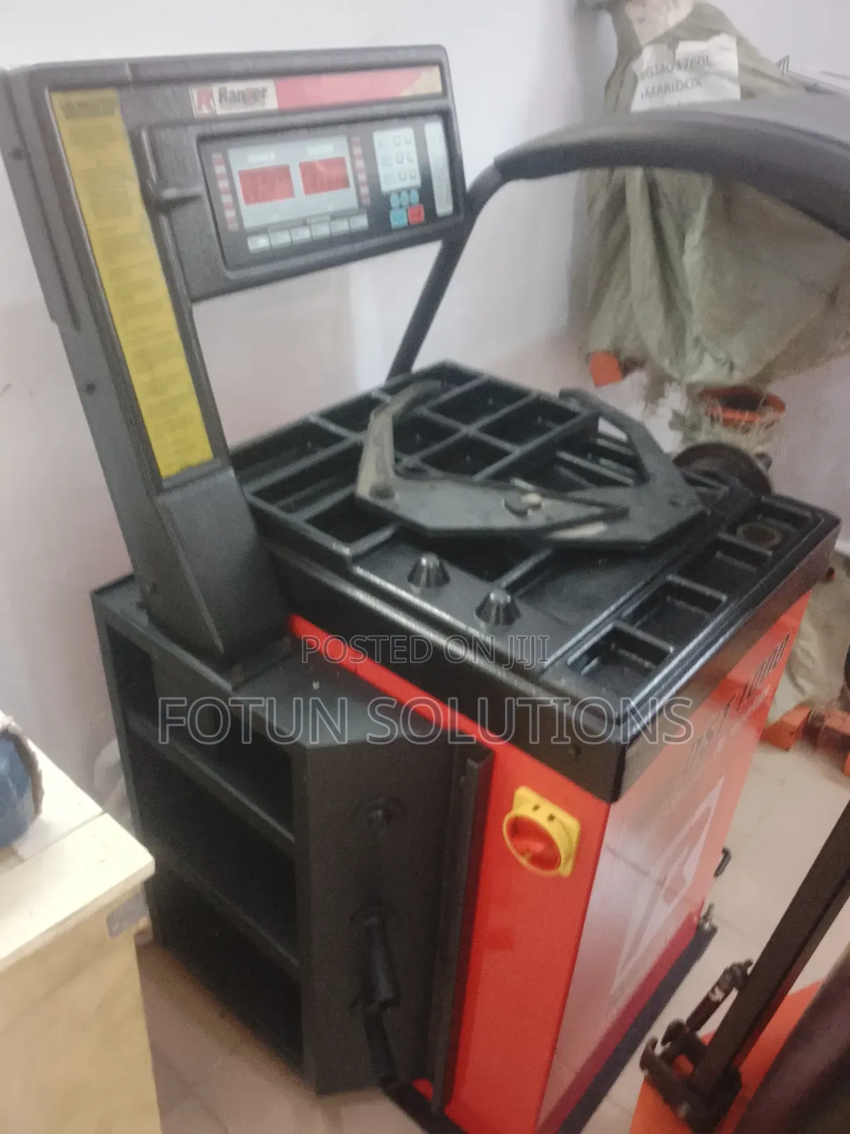 Wheel Balancing Machine