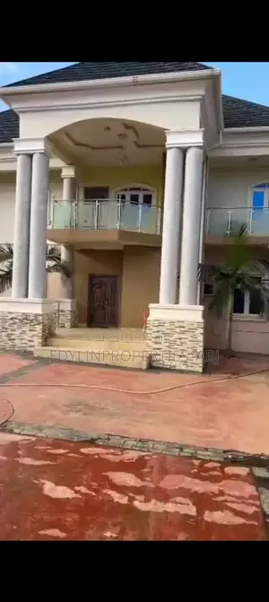 5bdrm Duplex in Inside An Estate, FHA for sale