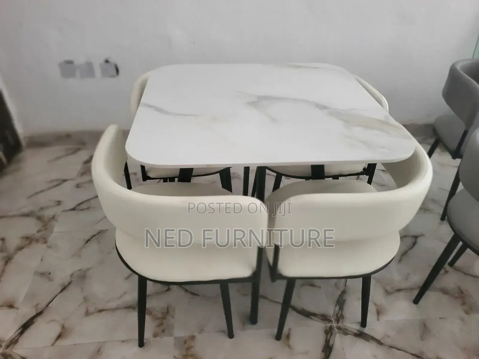 Complete Dining by 4 Seaters