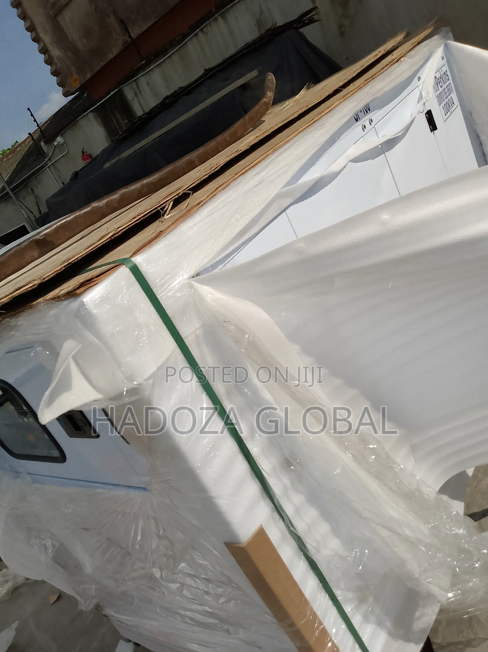 Very-Robust 100kva Soundproof Perkins Generator