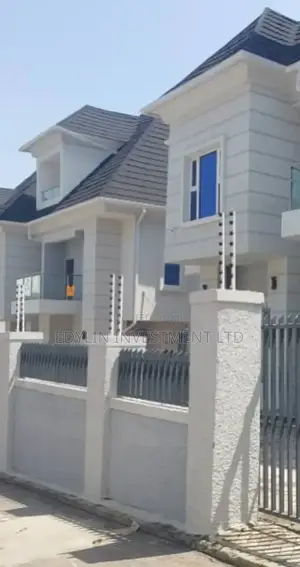 5bdrm Duplex in Inside An Estate, Guzape District for sale