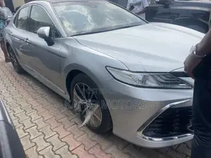 New Toyota Camry XLE V6 2023 Silver