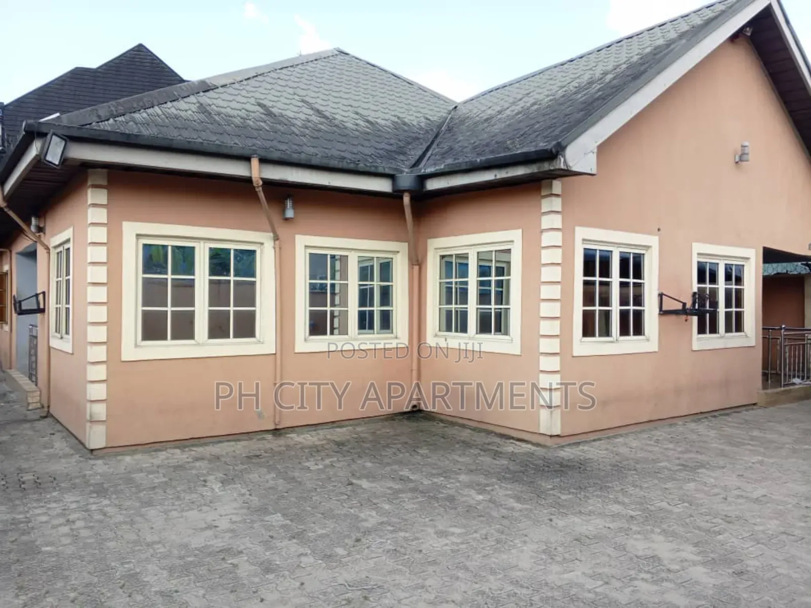 4bdrm Bungalow in Port-Harcourt for sale