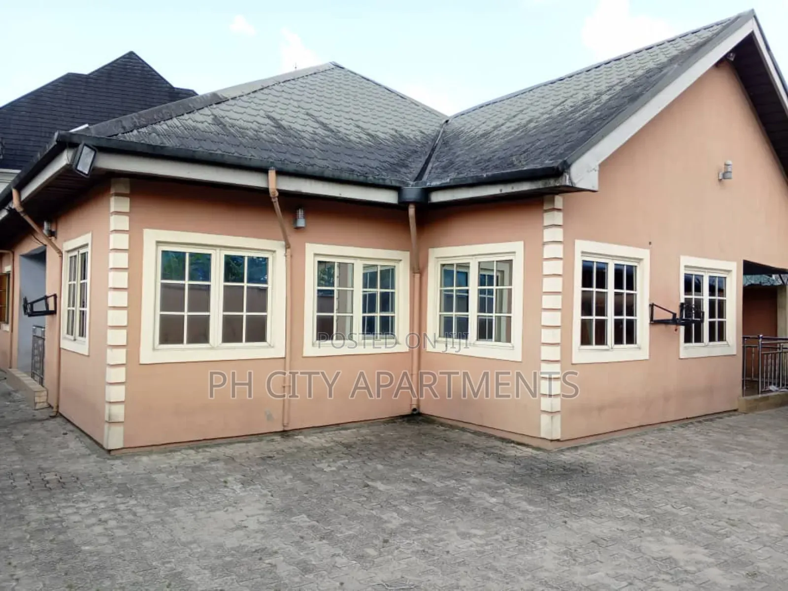4bdrm Bungalow in Port-Harcourt for sale