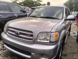 Toyota Sequoia 2004 Silver