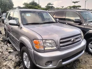 Toyota Sequoia 2004 Silver