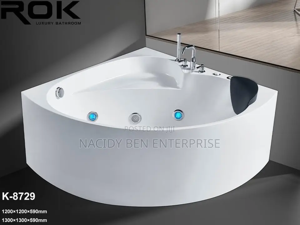 Corner Jacuzzi