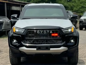 New Toyota Hilux 2024 Black