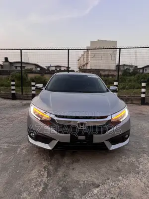 Photo - Honda Civic Touring Sedan 2019 Silver