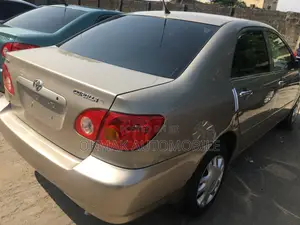 Toyota Corolla LE 2004 Gold