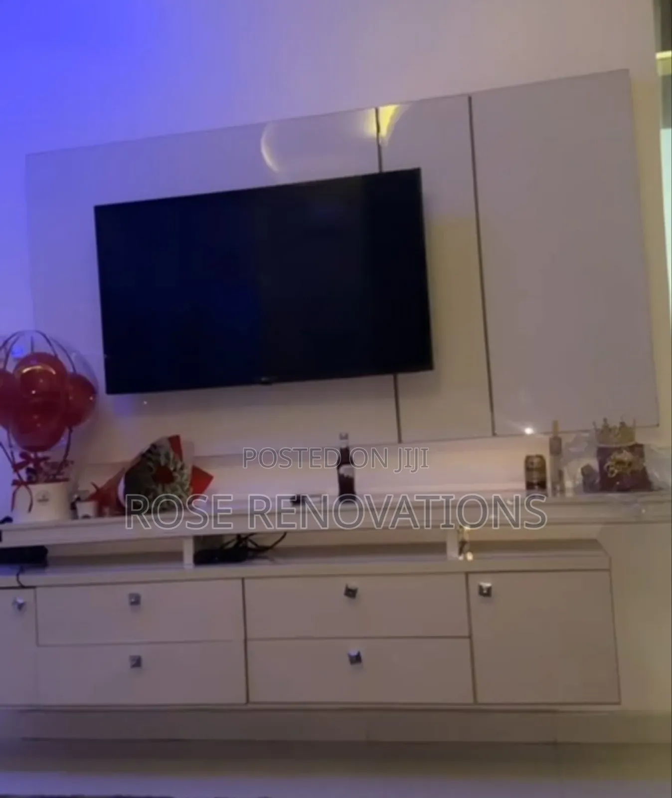 Exquisite Luxury TV Console