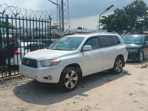 Photo - Toyota Highlander Sport 2010 White