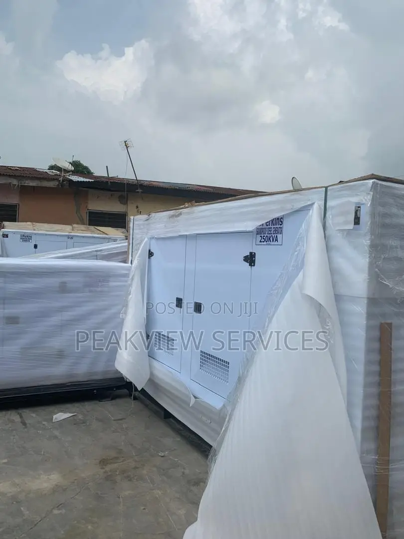 Medium Voltage 250kva Diesel Perkins Soundproof Generator
