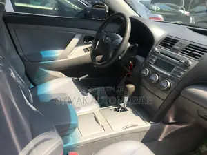 Toyota Camry LE 4dr Sedan (2.5L 4cyl 6AM) 2010 Silver
