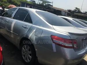Toyota Camry LE 4dr Sedan (2.5L 4cyl 6AM) 2010 Silver