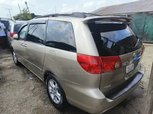 Toyota Sienna XLE Limited AWD 2006 Gold