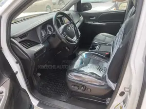 Toyota Sienna SE 8-Passenger 4dr Minivan (3.5L 6cyl 6A) 2015 White