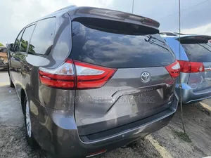 Toyota Sienna 2015 Gray