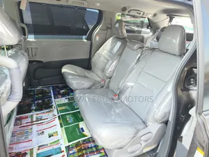 Toyota Sienna 2015 Gray