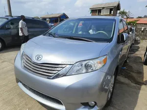 Toyota Sienna XLE 7 Passenger 2012 Silver