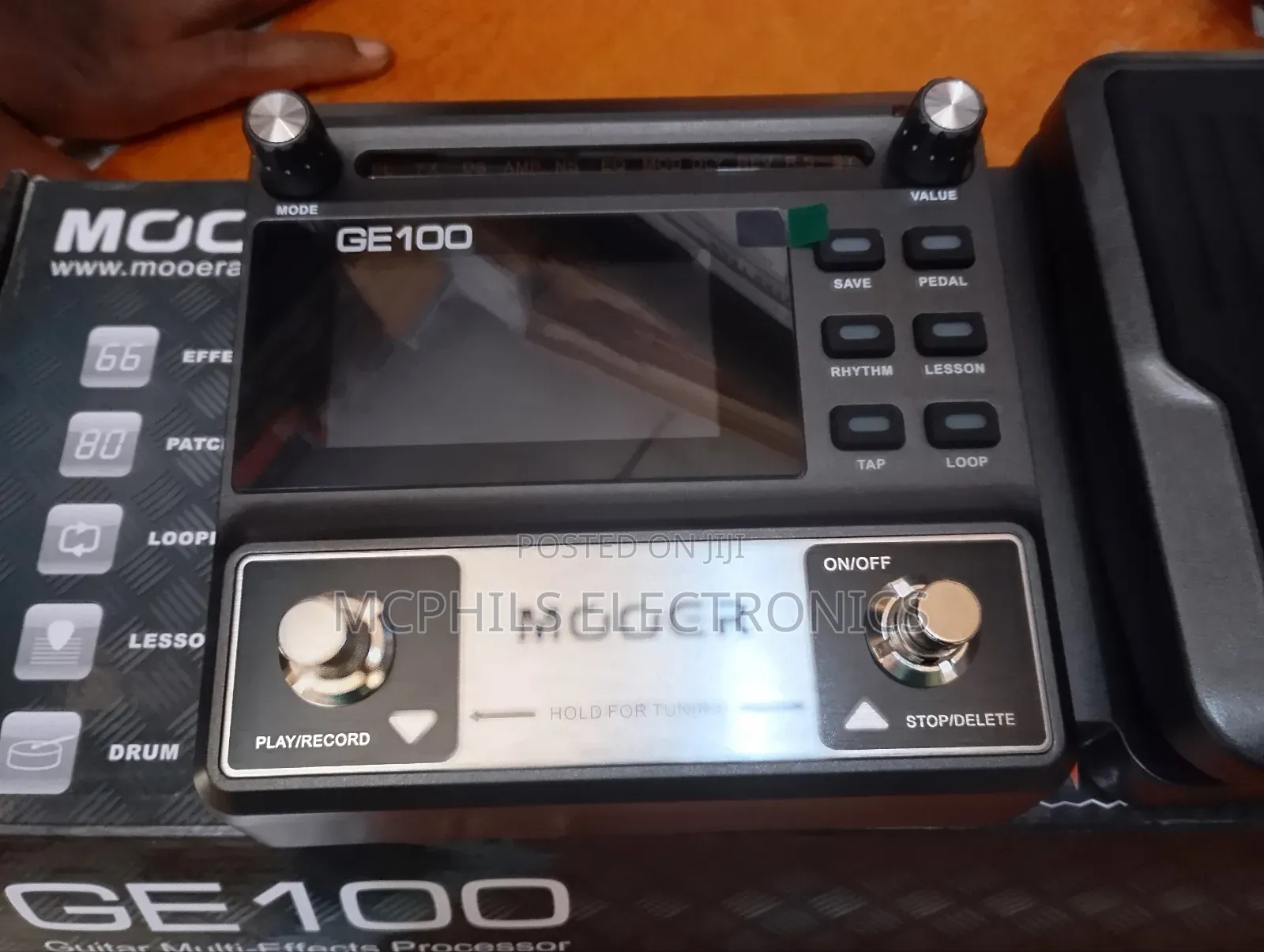 MOOER GE-100 Electric Multiple Effect Pedal Machine.