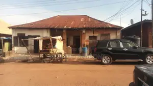 10bdrm Bungalow in Coal Camp, Enugu for sale