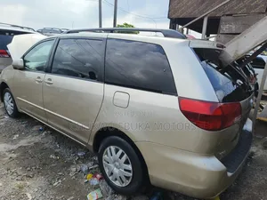 Toyota Sienna LE AWD 2005 Gold