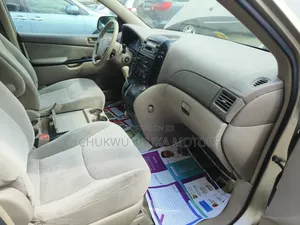 Toyota Sienna LE AWD 2005 Gold