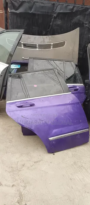 Mercedes Benz GLK 350 Door.